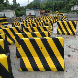 防撞水马护栏 交通安全设施隔离墩 安全防护防撞水泥墩