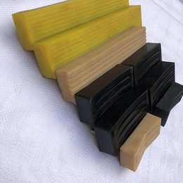 瑞丰橡塑硅胶制品厂(图)-牵引机硅胶块尺寸-牵引机硅胶块