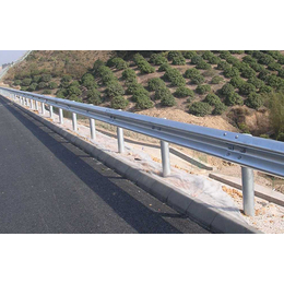 高速公路波形护栏(多图)-喷塑护栏板批量价格-恩施喷塑护栏板