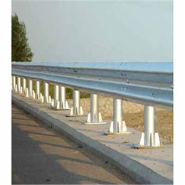 河南洛阳波形护栏板安装人工费道路护栏波形护栏波形护栏价格
