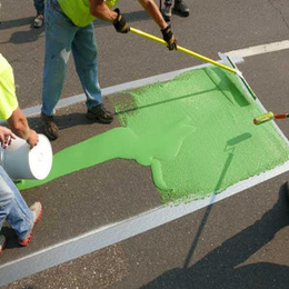 云南德宏沥青道路改色关键在彩色路面材料的选择上