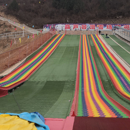 景区旅游电梯七彩云梯搭档旱雪圈滑道价格七彩虹滑道