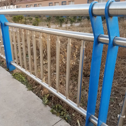内衬不锈钢复合管护栏-聊城川启达通护栏公司(图)