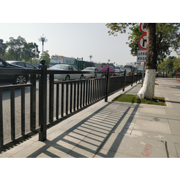 广州人行道路防护栏定做厂家电话 市政护栏款式图片