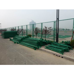果园圈地养殖防护网绿色铁丝双边丝护栏网公路安全护栏	