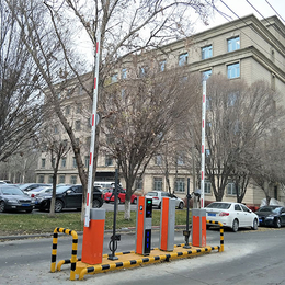 新疆深富士智能科技-乌鲁木齐无人值守停车场系统