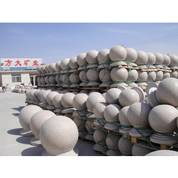 广场上的石球蹲报价-广场上的石球蹲-广场石球常用尺寸