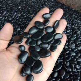 黑色鹅卵石价格   3-5公分黑色鹅卵石多少钱一吨