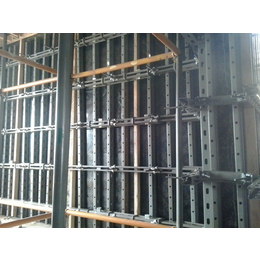 江苏连云港剪力墙钢支撑钢背楞代替木方的优势