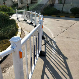 市政护栏热镀锌钢道路护栏市政马路交通隔离栏杆京式U型公路安全