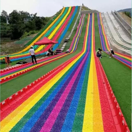 按客户要求生产的对比色滑梯 彩虹滑道 效果太惊艳