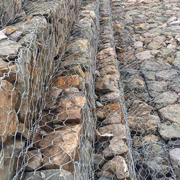 装石头的铅丝笼防洪挡墙护坡