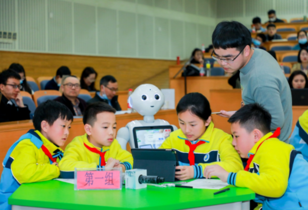 软银集团携手浙江 探索“AI+教育”校企合作