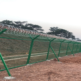 高速公路双边护栏网定制-衡沥网业(在线咨询)-郴州双边护栏网