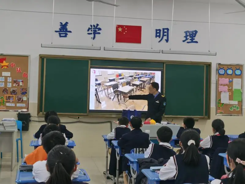 科普宣传进校园｜课桌椅与学生健康