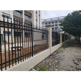 珠海工厂庭院围墙栏杆款式 广州铁艺栅栏定做厂家