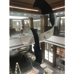 威海书店内厅 薄钢板彩绘雕塑 悬挂旋转装置