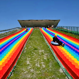 七色彩虹滑道各种无动力项目