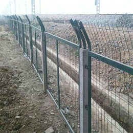 铁路桥下防护栅栏 铁路两侧全封闭栅栏网    桥下护栏网规格