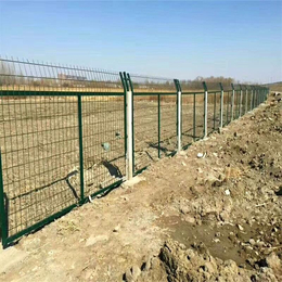 高铁防护栅栏水泥立柱  铁路加高护栏网  加密加高护栏网