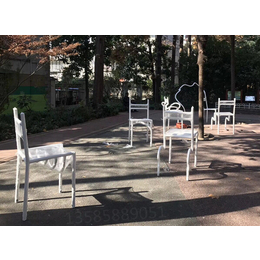 山东园林不锈钢抽象椅子雕塑 休闲艺术烤漆椅制作