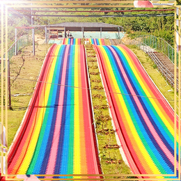 颜色汇聚视觉冲击彩虹滑道四季滑梯七彩滑梯