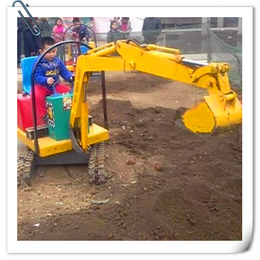 大人带着小孩一起玩的儿童挖掘机 亲子儿童挖掘机