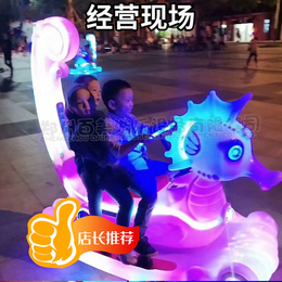 湖北宜昌广场双人电动碰碰车发光碰碰车小朋友都在玩