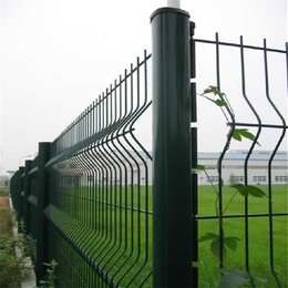 小区护栏网安装 浸塑CM柱护栏网 桃型柱护栏定做