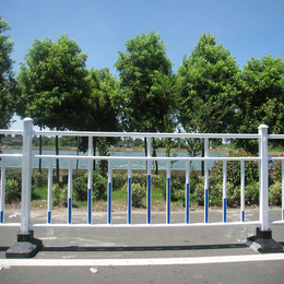 市政交通围栏防护栏厂家 道路护栏马路隔离栏定制