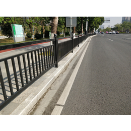 广州市政道路护栏生产厂 马路分隔镀锌钢护栏定做