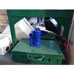 遇水膨胀带接头连接机放置图片-止水带热熔焊接机