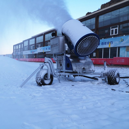 滑雪场和人工造雪机的关联 制作雪雕用国产造雪机