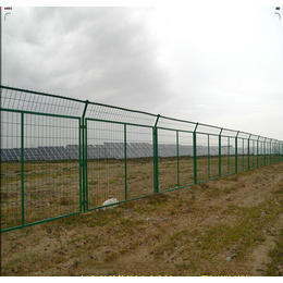 光伏发电站围栏网 绿色浸塑圈地圈山铁丝网 河道护栏网