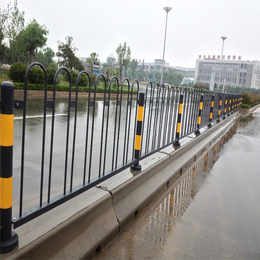 深圳港式护栏 道路两侧围栏 生产市政护栏厂家