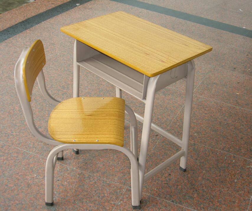 如何选择合适的学生课桌椅