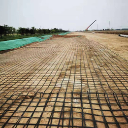 80kn双向拉伸聚乙烯钢塑格栅修路用于路基加筋处钢塑土工格栅