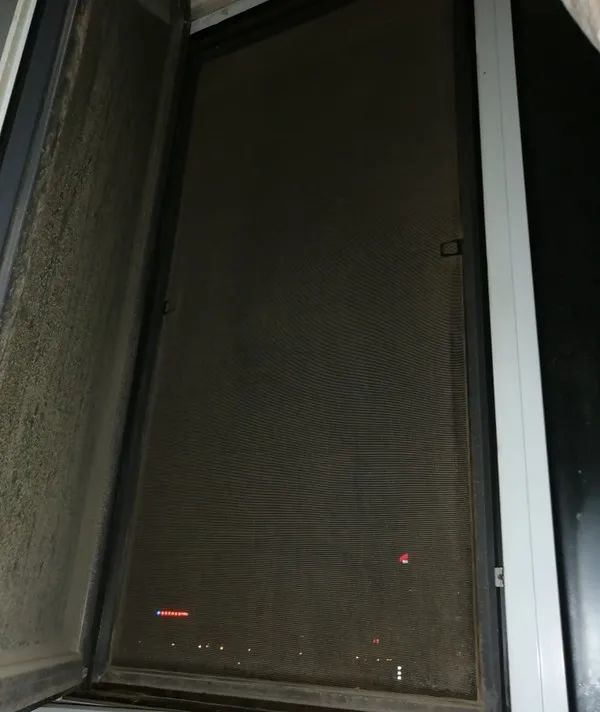 断桥铝窗户原有的固定防蚊纱窗怎么打开养护？