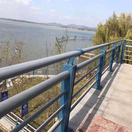 深圳河道护栏厂家联系 人行天桥栏杆防腐工艺 桥梁防撞栏杆样式