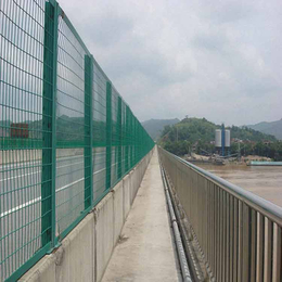 从化桥梁防护网厂商 钢板网护栏网菱形孔 桥梁防护网安装方案