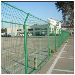 高速护栏防护护栏 桃形柱防撞护栏 双边网隔离护栏 