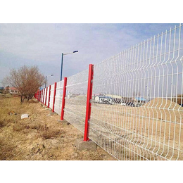 河北防护网厂家供应桃型立柱围栏网机场围界网水库围网