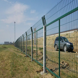 汕尾铁路格栅生产厂家 轨道两侧隔离护栏网 惠州8001围栏网
