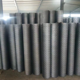 山西1.8米高圈地钢板网 镀锌钢板网库存10米长每卷厂家报价