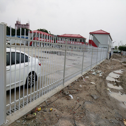东莞学校围墙铁栅栏 揭阳公园铁艺围栏价格 工地锌钢护栏																									