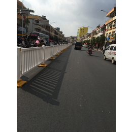 深圳市政道路隔离栏款式定做 东莞机非护栏厂家价格