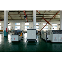 青岛同三塑料机械-葫芦岛中空板生产线-pp中空板箱生产线