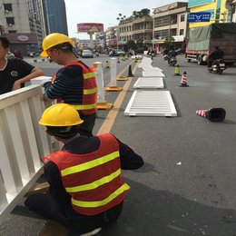 中山公路隔离栏厂家 花都锌钢道路护栏 人行道隔离防护栏																																																			缩略图