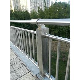 吉林桥梁护栏-华企护栏施工-桥梁护栏标准