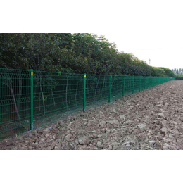 阳江公路隔离网围栏 搅拌厂围墙铁丝网 桃型柱护栏